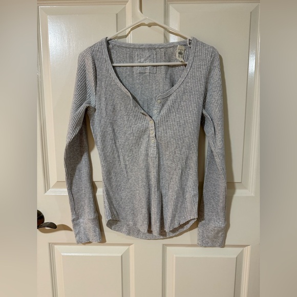 aerie Tops - NWT Aerie Light Gray Ribbed Long Sleeve Top, Size medium